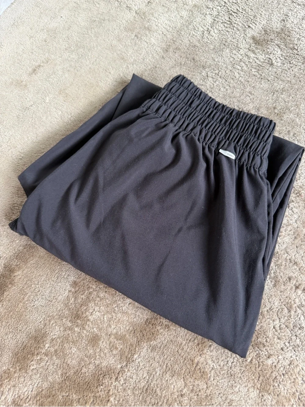Vuori Black Elastic-Waist Joggers - Picture 10 of 11